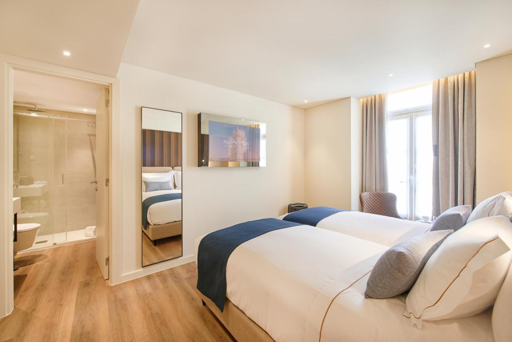 Double or Twin Room with Balcony and City View,1635929420:JPEG