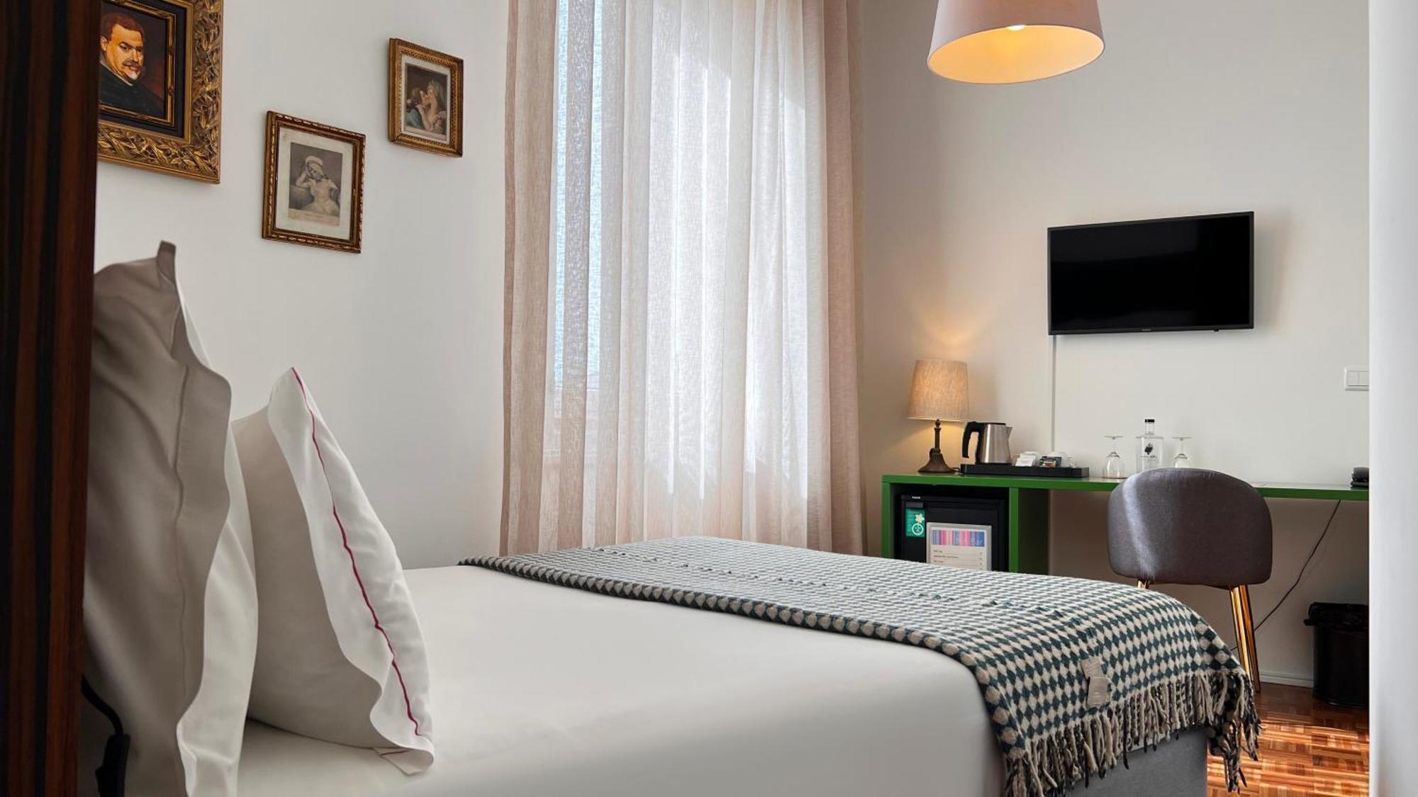 Double or Twin Room,1697950131:JPEG