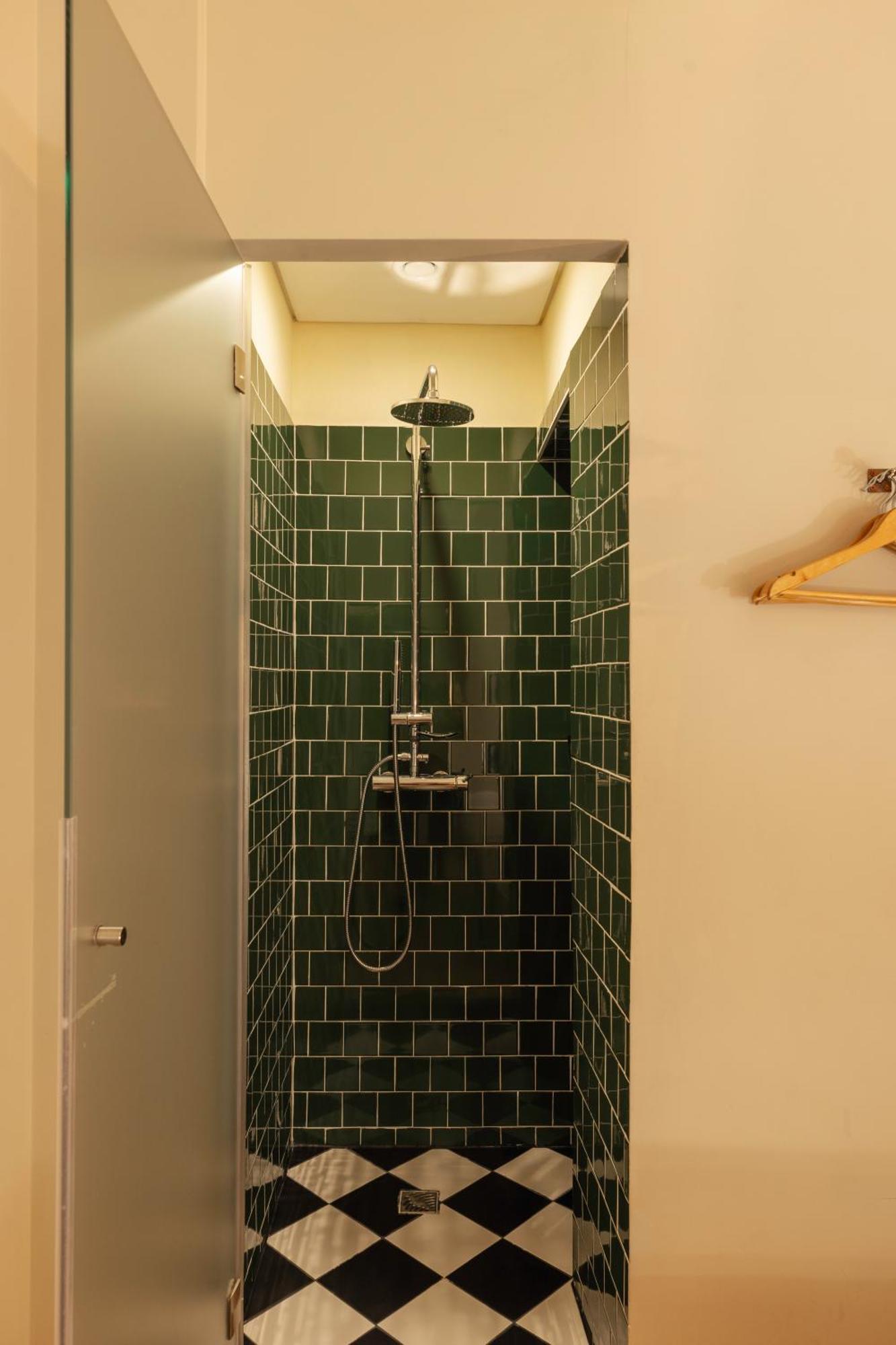 Small Room Interior View,1758444208:JPEG